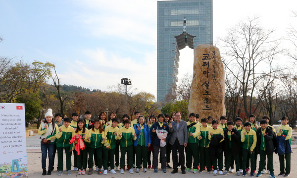 호찌민시 여자축구팀 경주엑스포공원 방문