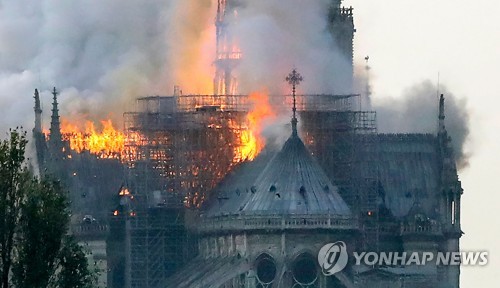 프랑스 파리의 노트르담 대성당 화재  연합뉴스