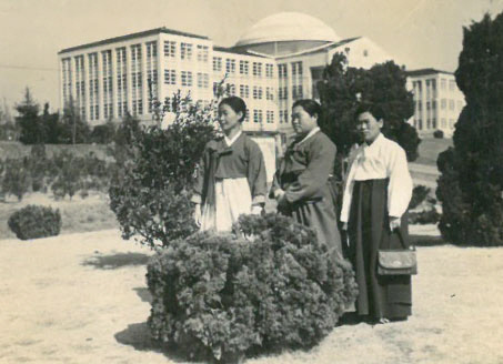 1968년-경북대학교앞에서