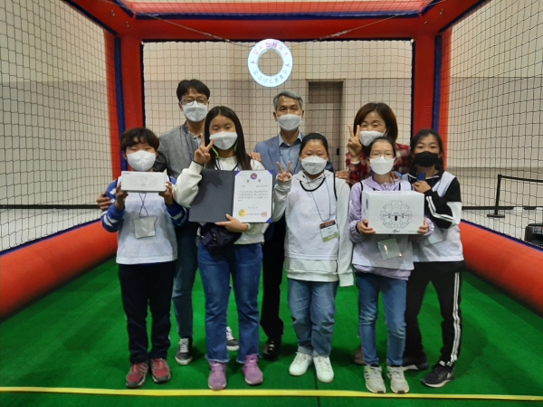 2021 드론쇼코리아 유소년 전국드론축구대회에 참가해 3위에 입상한 모량초등학교 드론팀.