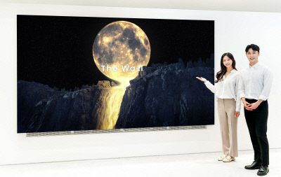 삼성전자, 갤러리아 백화점 광교점에 '더 월' 체험존 열고 판매