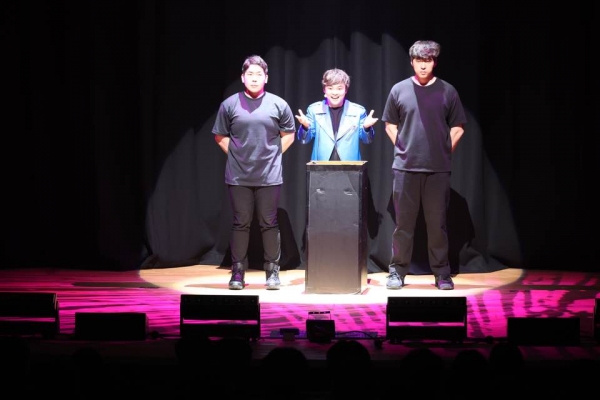 포스코가 기업시민콘서트로 선보인 최현우의 MYSTICUS 마술쇼 모습. 포스코 제공