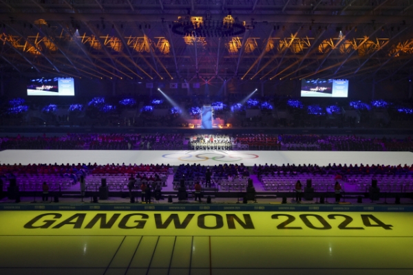 19일 오후 강릉 스피드스케이트 경기장에서 2024 강원 동계청소년올림픽 개회식이 열리고 있다.